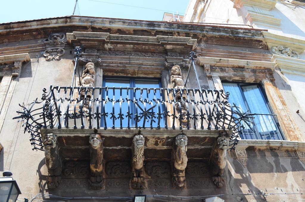 Appartamenti Piazza Duomo 아치레알레 객실 사진